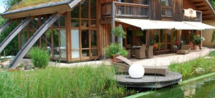 24 Inspirasi Desain Rumah Dengan Atap Melengkung yang Keren